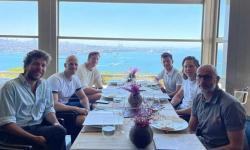 Wout Weghorst İstanbul'a antrenörleri ile geldi