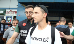 Eljif Elmas'tan Enis Bardhi'ye başarı dileği