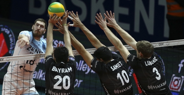 Halkbank, lider Zenit Kazan'a yenildi!