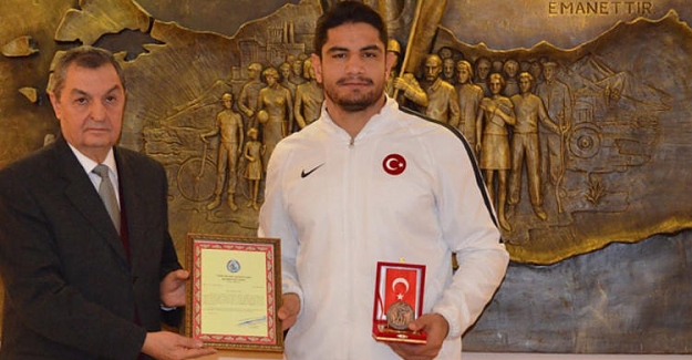 Taha Akgül'den örnek davranış!