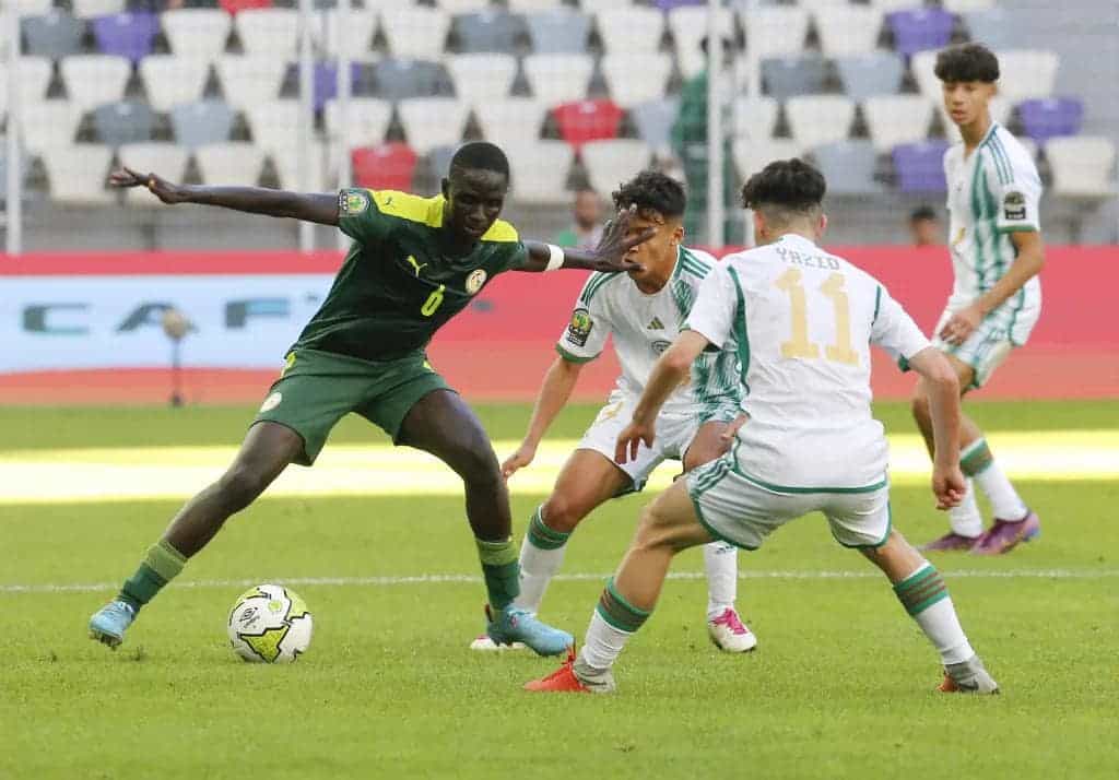 Fenerbahçe durmuyor, Abdou Aziz Fall resmen sarı lacivertli kulüpte