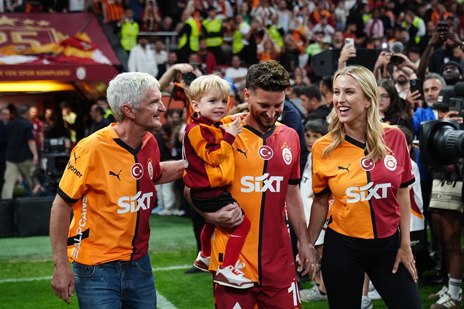 Dries Mertens Türkiye’den Ailesiyle Birlikte ayrıldı